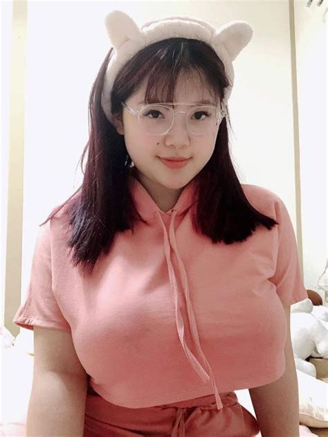 Ngực to đến cm hot girl Hải Dương tự tin khoe mặc nội y size XL