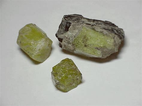 Апатит, Apatite, Apatit, Apatite • Mineral Catalog
