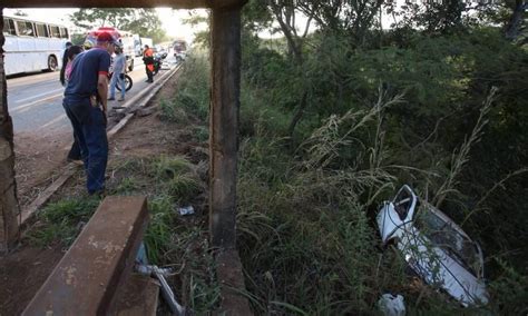 Acidente Entre Duas Caminhonetes E Um Caminhão Deixa Um Morto No Df