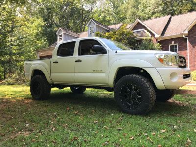 2005 Toyota Tacoma With 18x10 24 Moto Metal Mo970 And 28570r18 Nitto