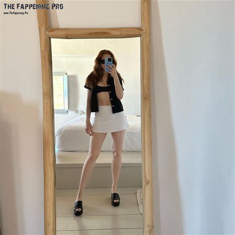 Madelaine Petsch Nude And Sexy Barefoot 9 Photos The Fappening