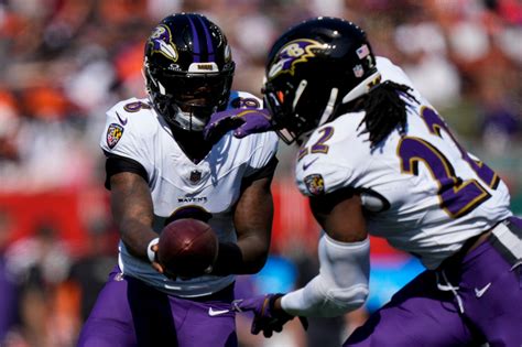 Lamar Jackson Derrick Henry Are Nfl S Best Two Headed Monster The