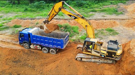 Unbelievable Excavator Skills Loading Dump Truck Youtube