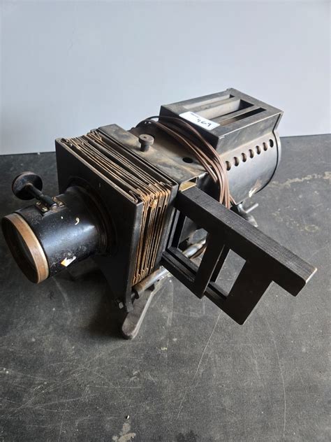 Over 100 year old glass slide projector still works perfectly - Schmalz