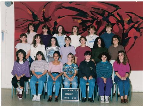 Photo de classe 2EME ANNEE BAC de 1992 Lycée Professionnel Delphine Gay Copains d avant