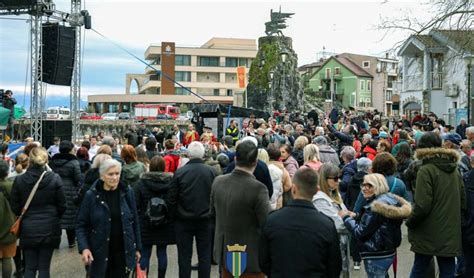 Jedro Bar Crna Gora Danas Je Drugi Dan Festivala Vina I Ukljeve U