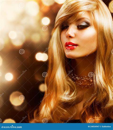 Fille Avec Le Cheveu Blond Image Stock Image Du Blonde 24054947
