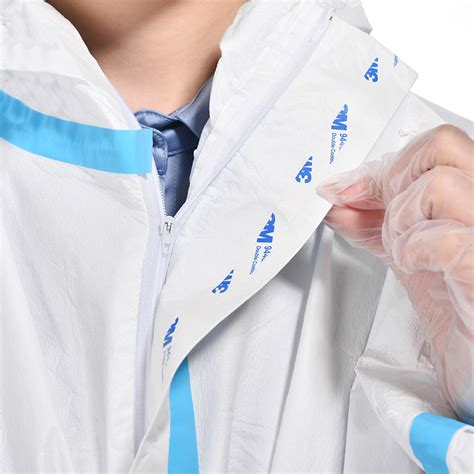 China Disposable Protective GownsPP SMS SF Breathable Membrane YG BP