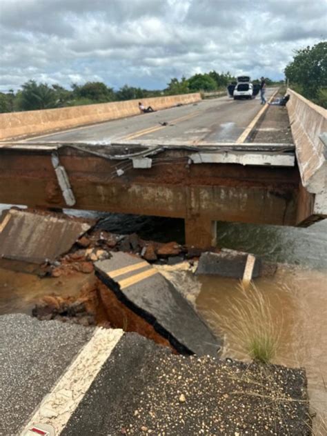 Parte De Ponte Desaba E Br Fica Interditada Em Amajari Interior De