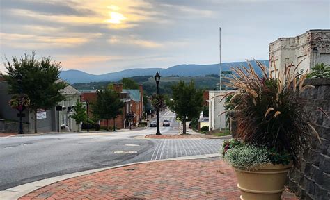 7 Underrated Small Towns To Explore In Virginia WorldAtlas