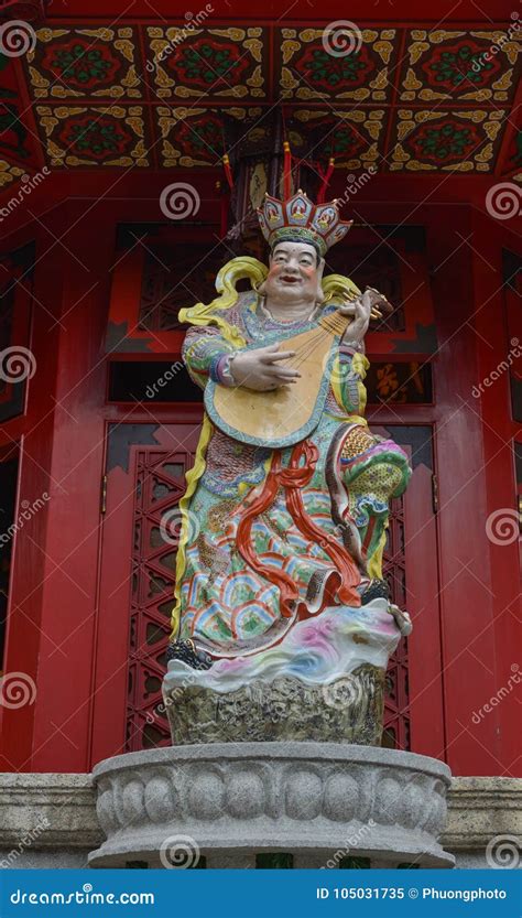 Estatua De Dios En El Templo Chino En Hong Kong Imagen De Archivo