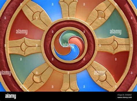 Symbole De La Roue Du Dharma Hi Res Stock Photography And Images Alamy