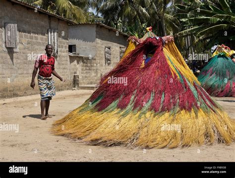 Zangbeto Ceremony In Heve Grand Popo Village Benin Stock Photo Alamy