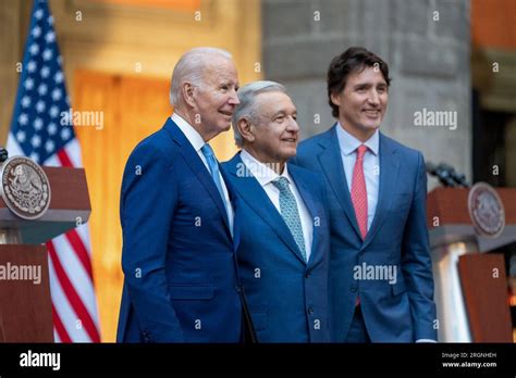 Reportaje El Presidente Joe Biden Posa Para Una Foto Con El Presidente