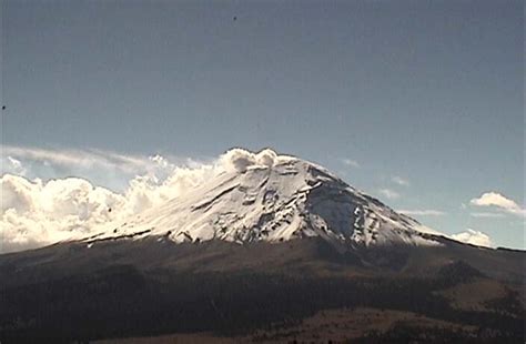 Presenta Popocatépetl incandescencia tres explosiones y ocho