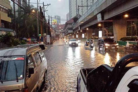 Floods hit parts of Manila