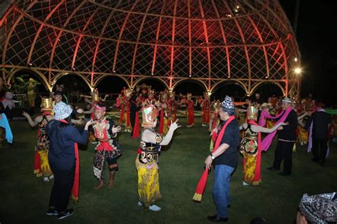 Digelar Di Kaki Gunung Festival Lembah Ijen Banyuwangi Terus Pikat