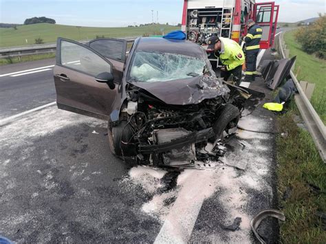 V Na Nehoda Auto Sa Elne Zrazilo S Kami Nom Regi Ny Sk