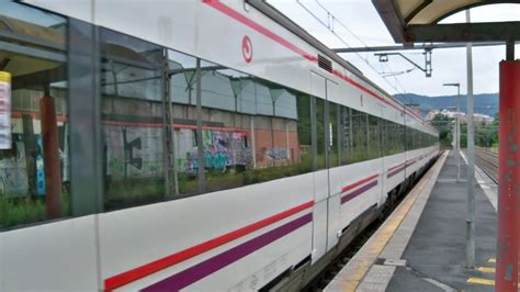 Pelea a puñetazos entre dos jóvenes en un tren de la línea C5 de