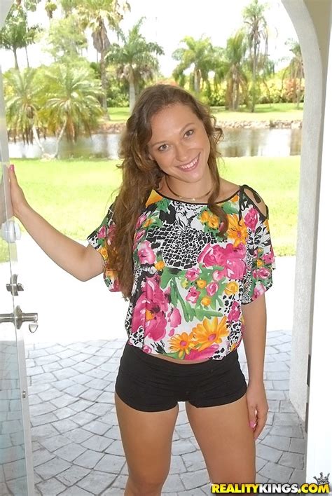 Calli Likes To Fuck Her Neighbor MILF Fox