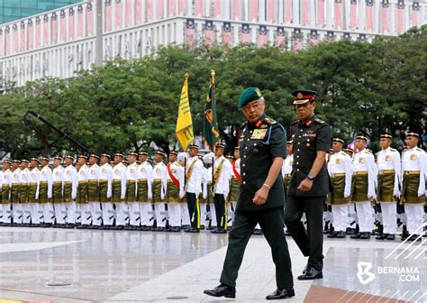 Terbaik Rakyat Malaysia Pukul Pagi Sudah Penuhi Dataran Putrajaya