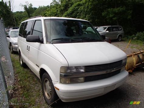 2000 Ivory White Chevrolet Astro Passenger Van 82446450