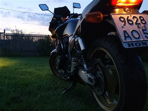 Купить б у Honda CB 400 Super Four карбюратор 6 передач в Ярославле чёрный naked bike 2003 года