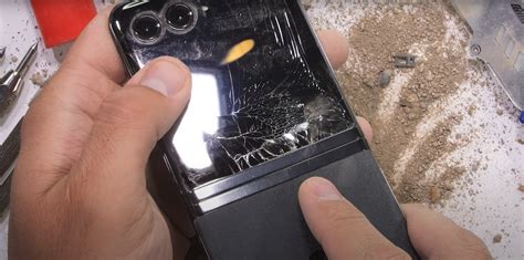 Motorola Razr 40 Ultra Cover Screen Fails Durability Tests Like No