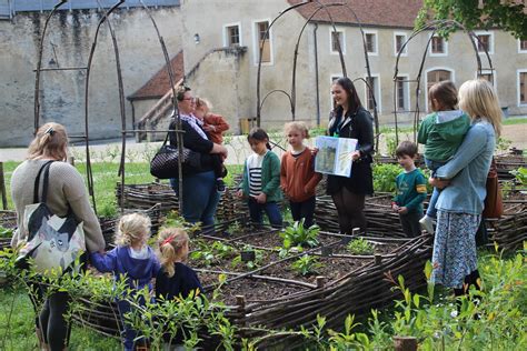 Jardiniers en herbes château de Blandy Vendredi 05 Mai 2 Flickr