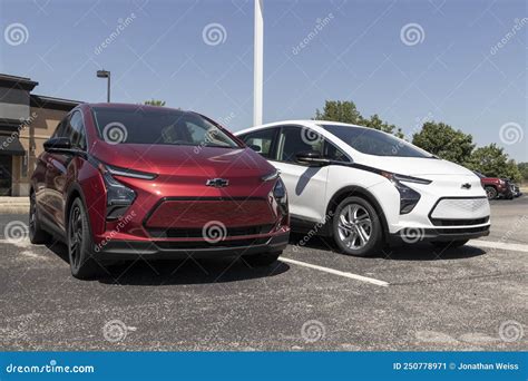 Chevrolet Bolt Ev Electric Vehicle Display Chevy Offers The Bolt Ev