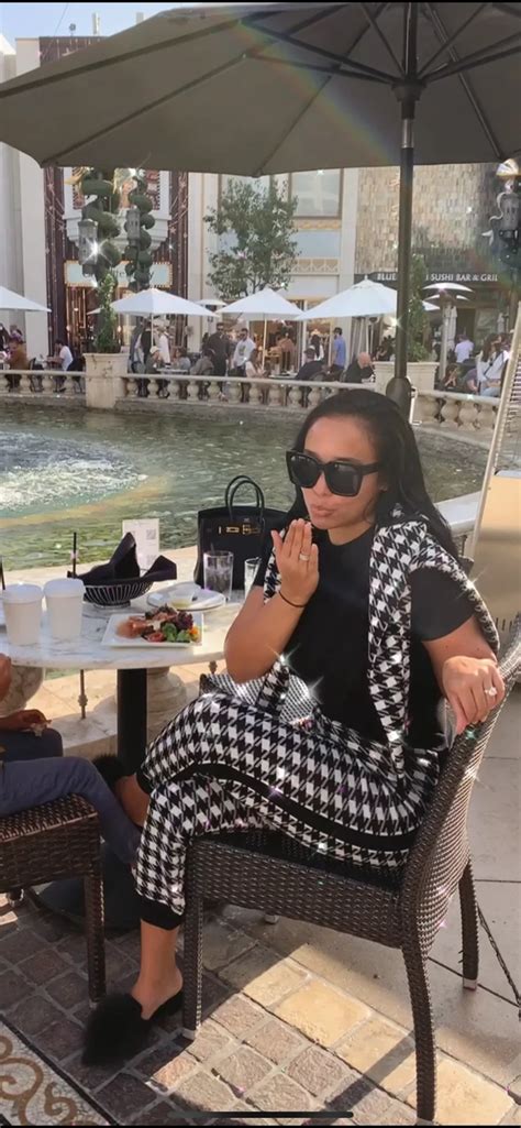 JC In A Jet Set Babe Elitist Fashion Look Slaylebrity