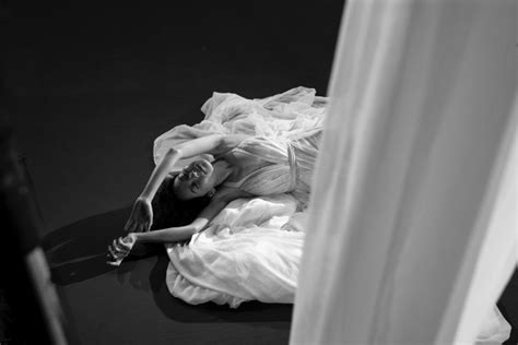 Nude sáng tác nhạc làm MV D hội hoạ Những bước tiến mới của Hoàng Quyên