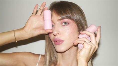Simihaze Beauty Is the Latest Music-to-Makeup Pivot of 2021 | Vanity Fair
