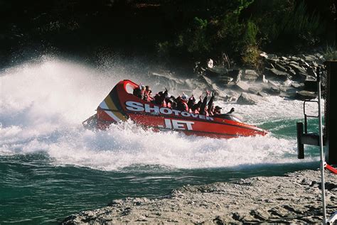 Asisbiz Shotover Jet boat Shotover River South Island New Zealand 04