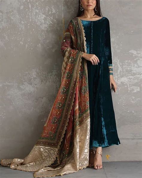 Pin By Ruzma Shakir On Aristocracy In Designer Dresses Casual