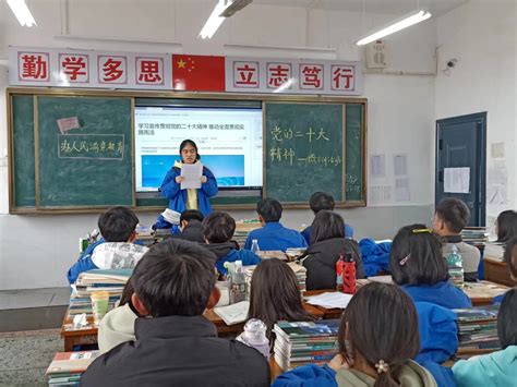 百年征程勇前行 青春献礼二十大 ——屈原一中学习二十大主题微宣讲活动