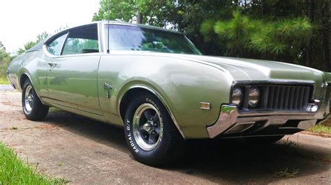 Oldsmobile Cutlass S Holiday Barn Finds