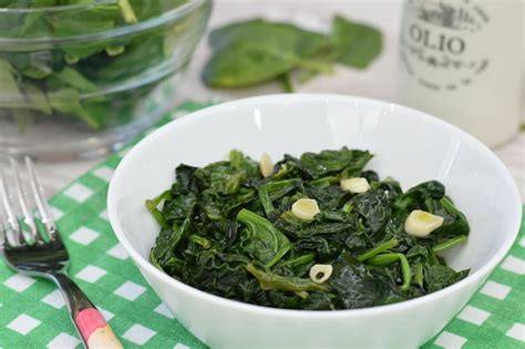 Spinaci In Padella Ricetta Facile E Veloce Tuorlo Rosso