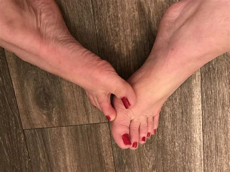Red Nudes FootFetish NUDE PICS ORG