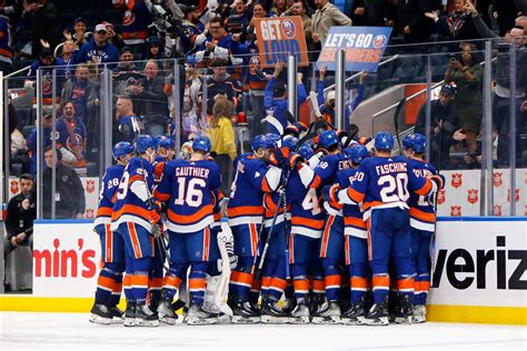 Islanders 4 Maple Leafs 3 Ot Horvat Gives Isles 2nd Early Overtime