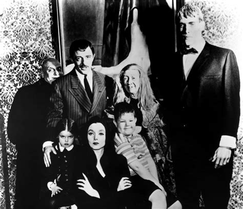 [100+] Addams Family Pictures | Wallpapers.com