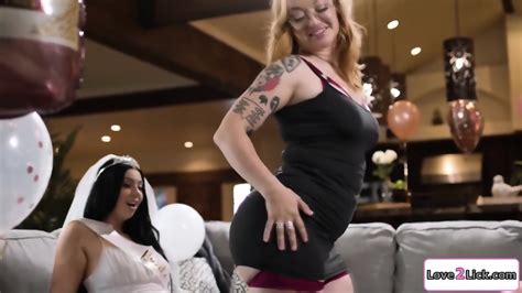 My Big Boobs Bff Gave Me A Lapdance And Licked Shaved Pussy