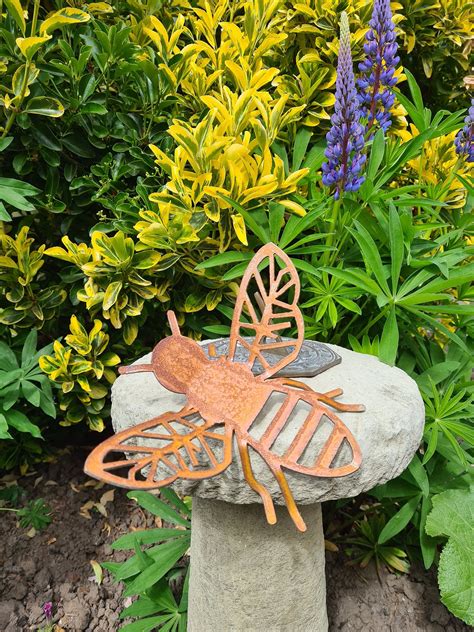 Metal Bee 3D – The Rusted Bumble Bee