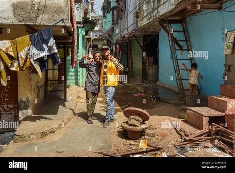 Slum house india hi-res stock photography and images - Alamy