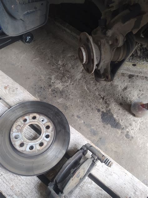 Защита тормозных дисков вернулась на место — Skoda Octavia A7 Mk3, 1,4 ...