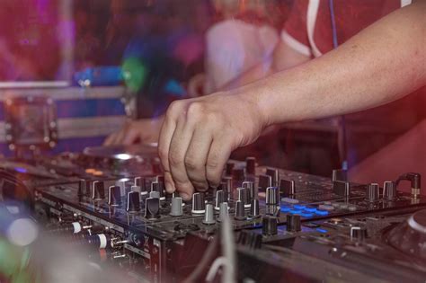 Free Images : person, music, bar, club, musician, pitch, tuning, sound ...