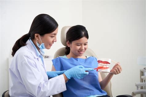 wujudkan senyum  gusi sehat  pentingnya profesi dokter gigi