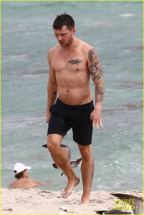 Ryan Phillippe Bares Hot Body While Shirtless In Miami Photo 4184412 Ryan Phillippe