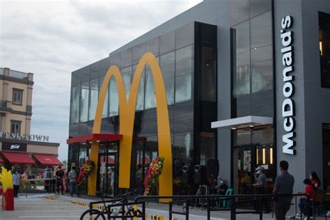 #SEE360: What’s inside the Philippines’ largest McDonald's store?