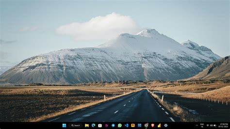 Windows 11 taskbar shows only in black color without using any dark ...